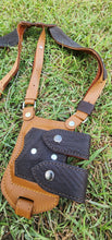 Load image into Gallery viewer, Shoulder holster/ Arquera
