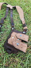 Load image into Gallery viewer, Shoulder holster/ Arquera
