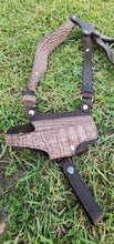 Load image into Gallery viewer, Shoulder holster/ Arquera
